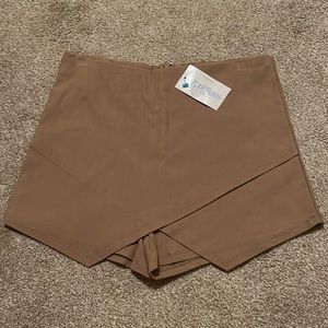 Shorts that look like a skirt, beige, from vanilla sky
